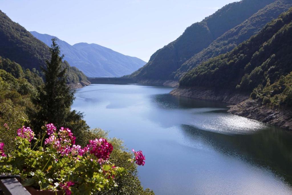 Hotel Al Lago Vogorno Exterior foto